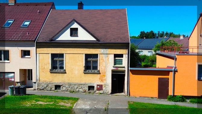 Rodinný dům s dílnou a zahradou
