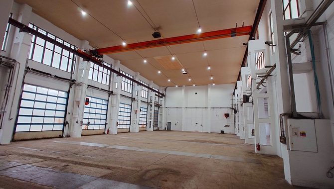 Výrobní prostory s mostovým jeřábem